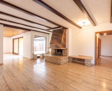 SEHR GROSSE 5,5-ZIMMER-WOHNUNG mit XXL-Terrasse und Außenstellplatz